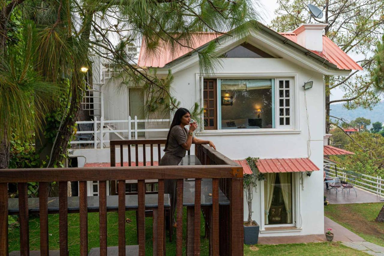 Stayvista At Bellevue With Outdoor Jacuzzi Kasauli Eksteriør billede