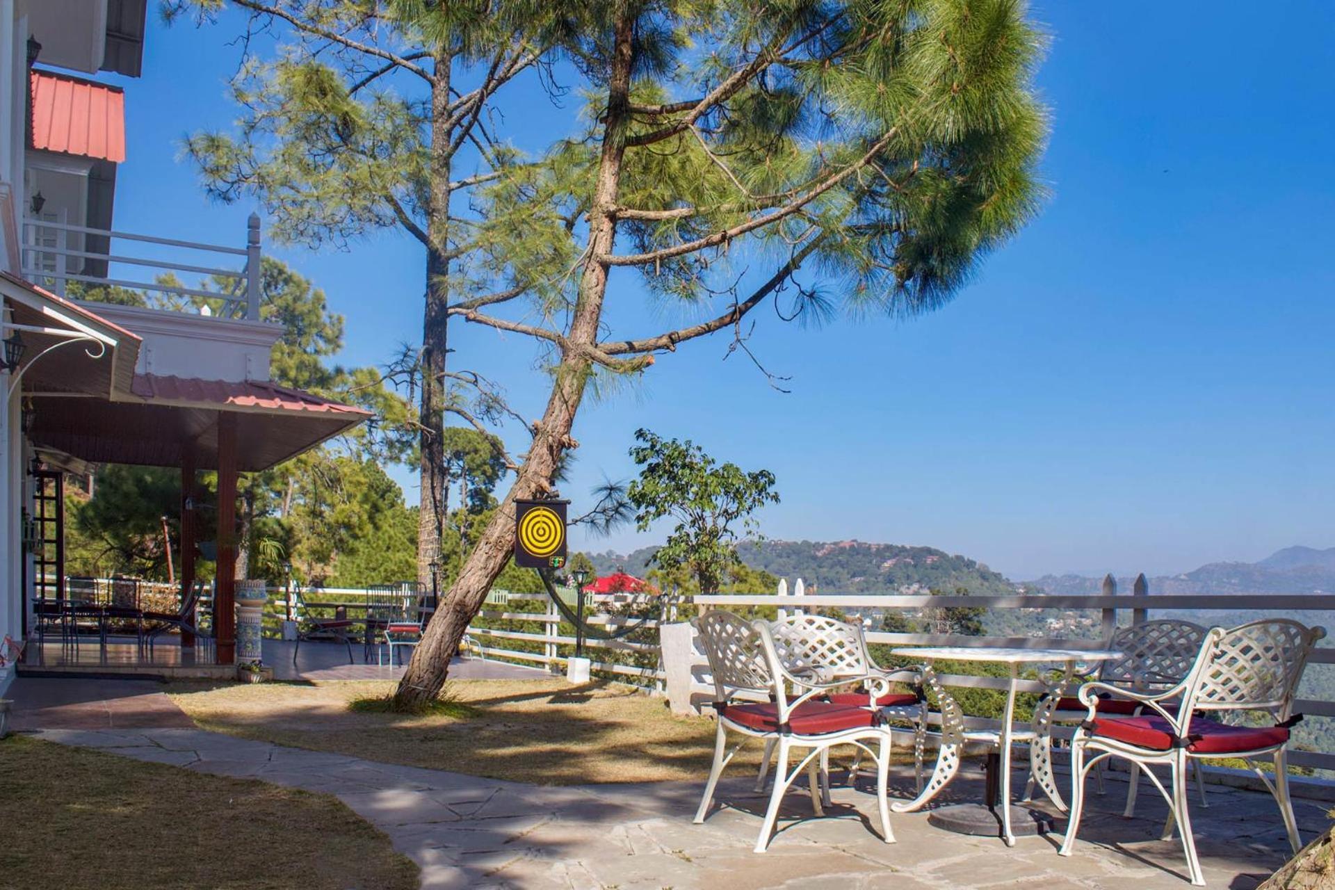 Stayvista At Bellevue With Outdoor Jacuzzi Kasauli Eksteriør billede