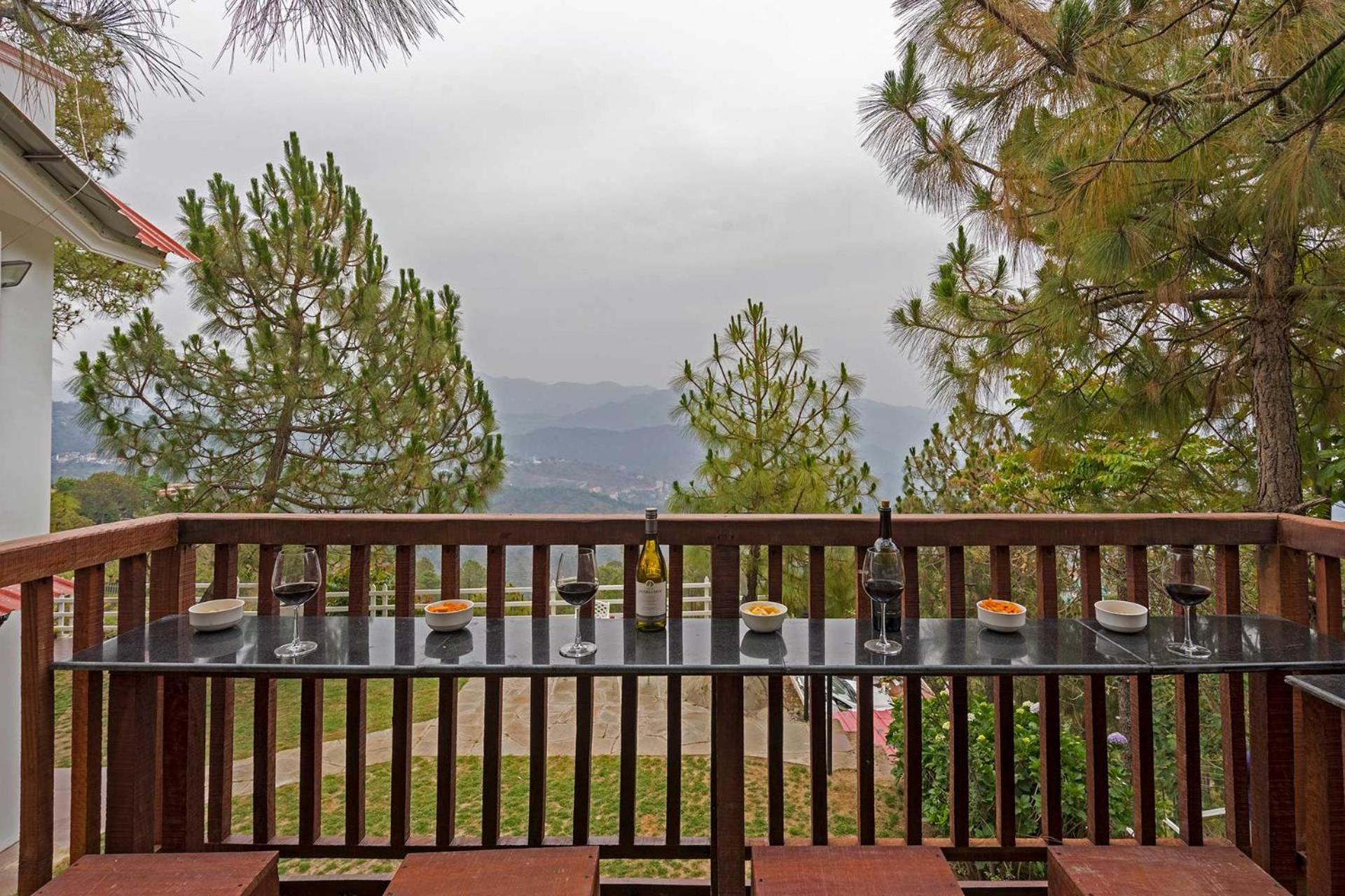 Stayvista At Bellevue With Outdoor Jacuzzi Kasauli Eksteriør billede